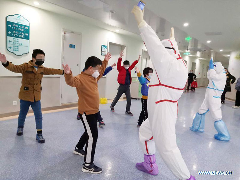 Histoire en photos des ? parents temporaires ? d'enfants infectés par le COVID-19