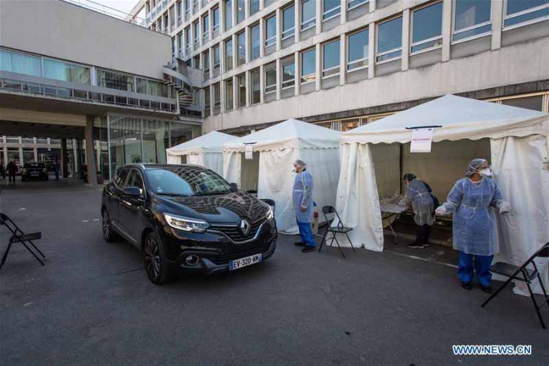 Ouverture d'un centre de test drive-in du COVID-19 à Paris