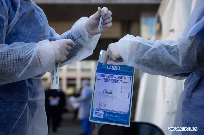 Ouverture d'un centre de test drive-in du COVID-19 à Paris