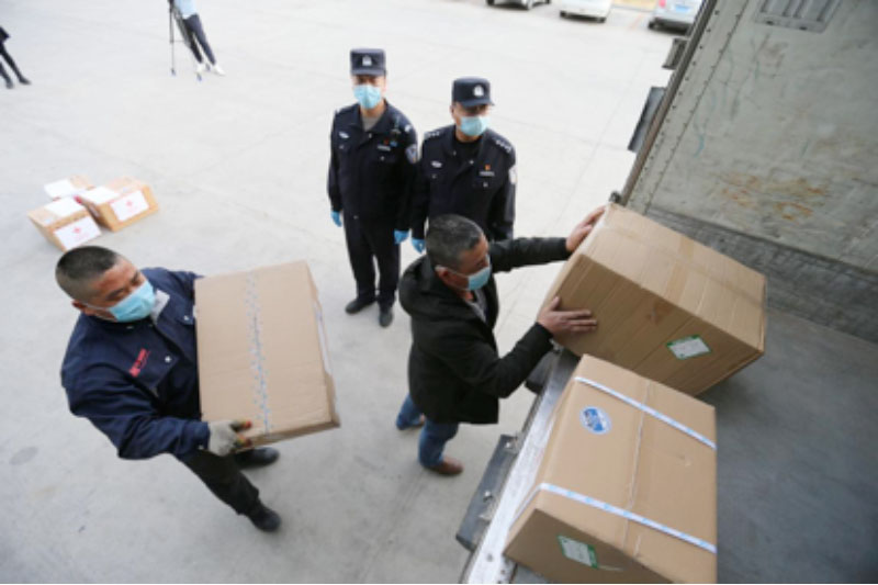 En photos : des histoires dans la lutte contre le COVID-19