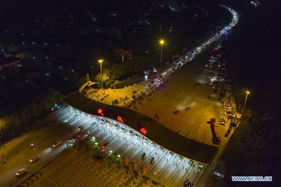 Wuhan lève ses restrictions sur les voyages au départ de la ville, mettant fin à plus de deux mois de confinement