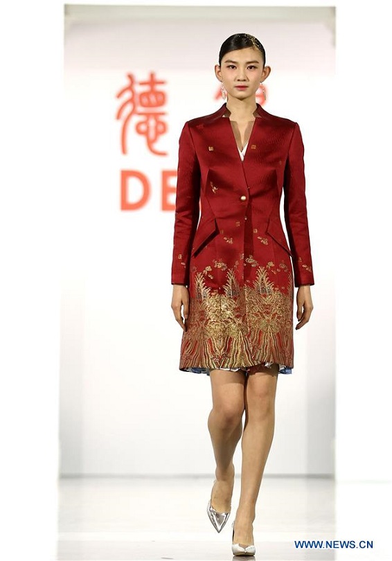 Défilé de la semaine de la mode de Chine diffusé en direct sur fond d'épidémie