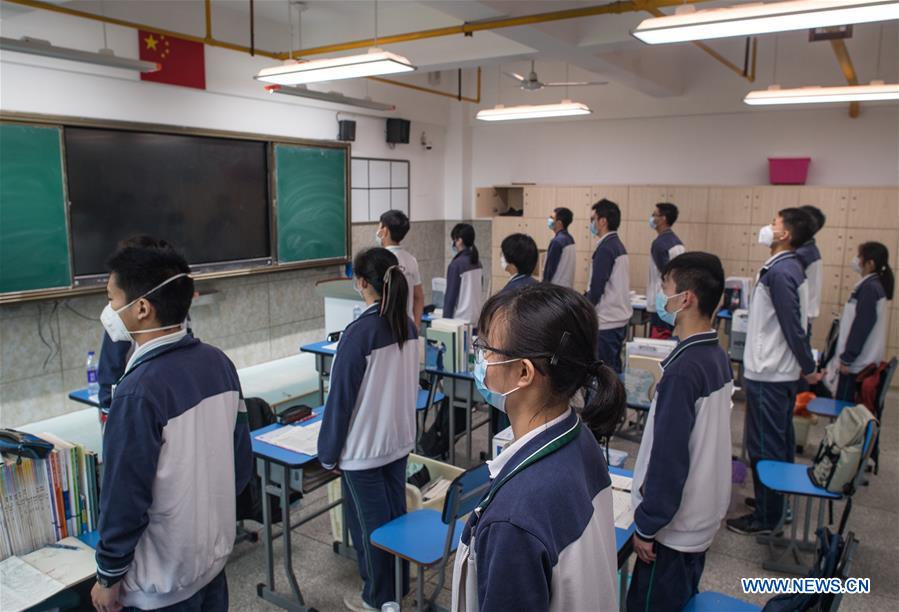 Les élèves de terminale à Wuhan reprennent les cours