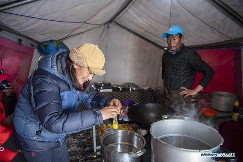 A la découverte du camp avancé à 6 500 mètres d'altitude sur le mont Everest