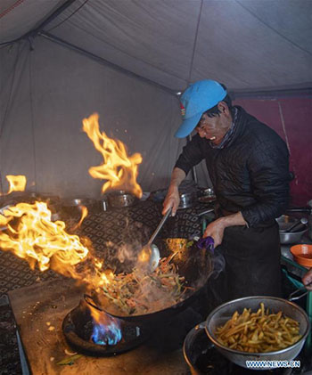 A la découverte du camp avancé à 6 500 mètres d'altitude sur le mont Everest