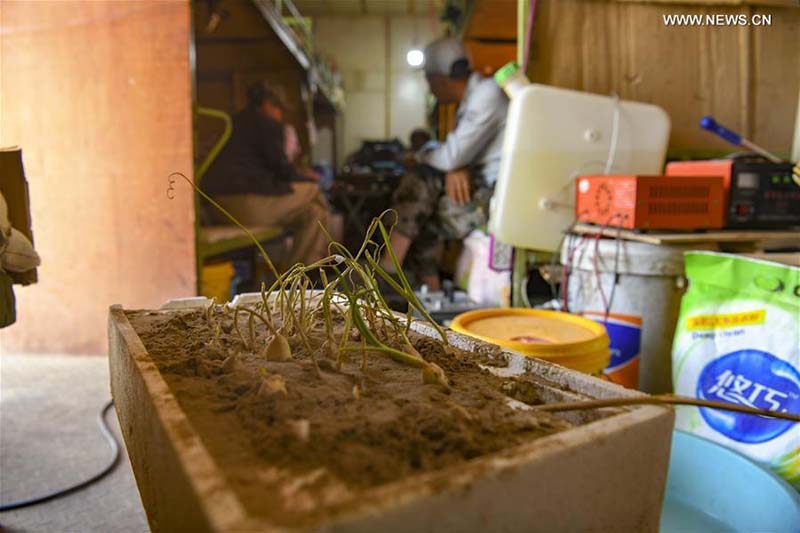 La construction d'une autoroute traversant le désert du Taklamakan entre dans la dernière ligne droite