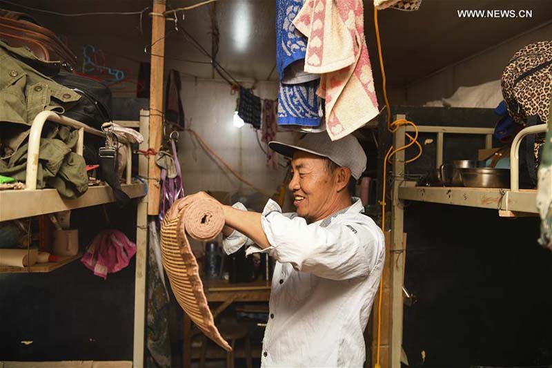 La construction d'une autoroute traversant le désert du Taklamakan entre dans la dernière ligne droite