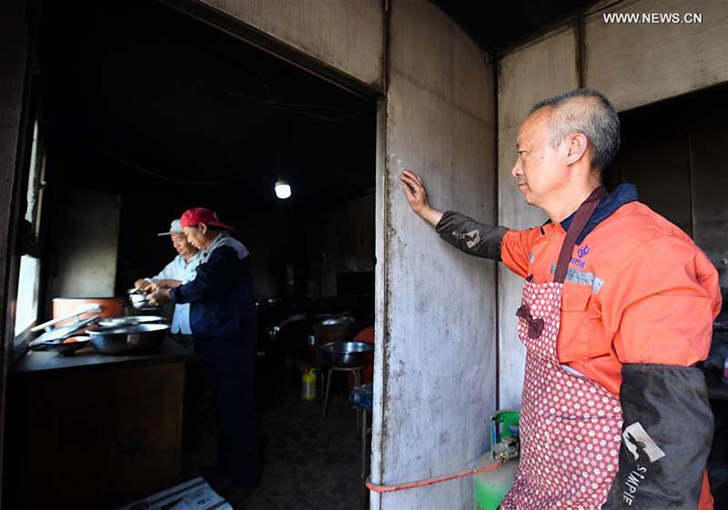 La construction d'une autoroute traversant le désert du Taklamakan entre dans la dernière ligne droite