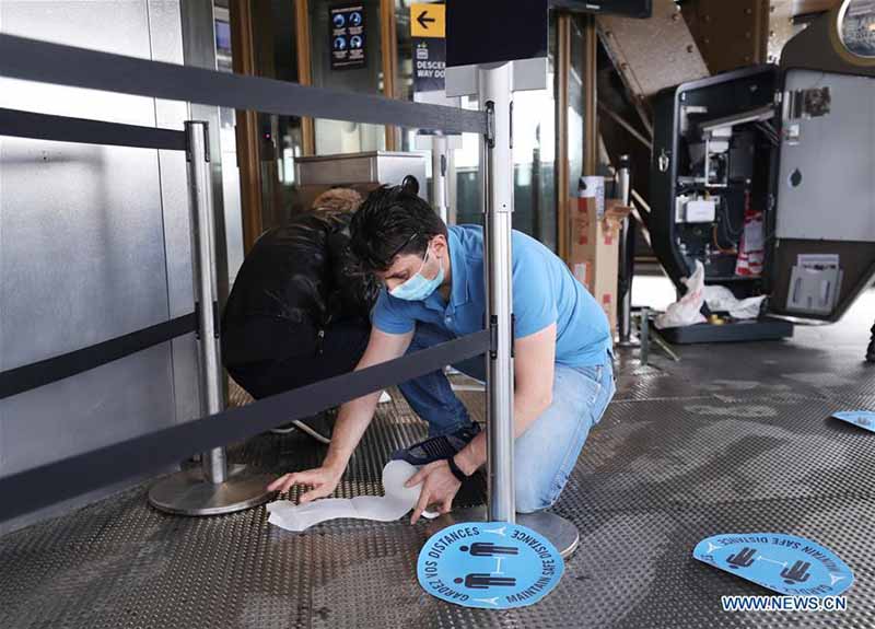 Le sommet de la Tour Eiffel rouvre au public