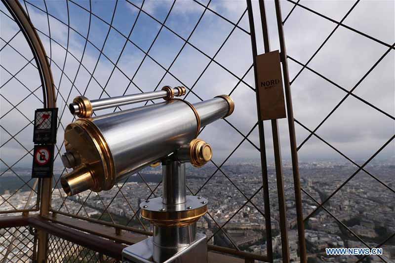 Le sommet de la Tour Eiffel rouvre au public
