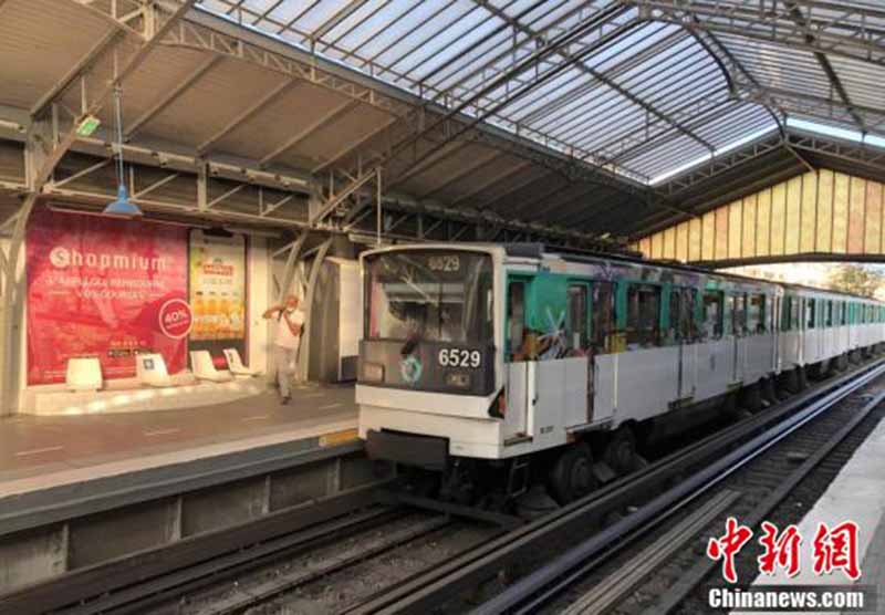Le métro parisien fête ses 120 ans dans un contexte d'épidémie