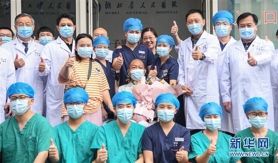 Un patient de Wuhan atteint du COVID-19 ayant subi une transplantation pulmonaire quitte l'h?pital