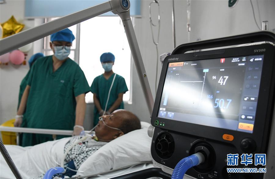 Un patient de Wuhan atteint du COVID-19 ayant subi une transplantation pulmonaire quitte l'h?pital