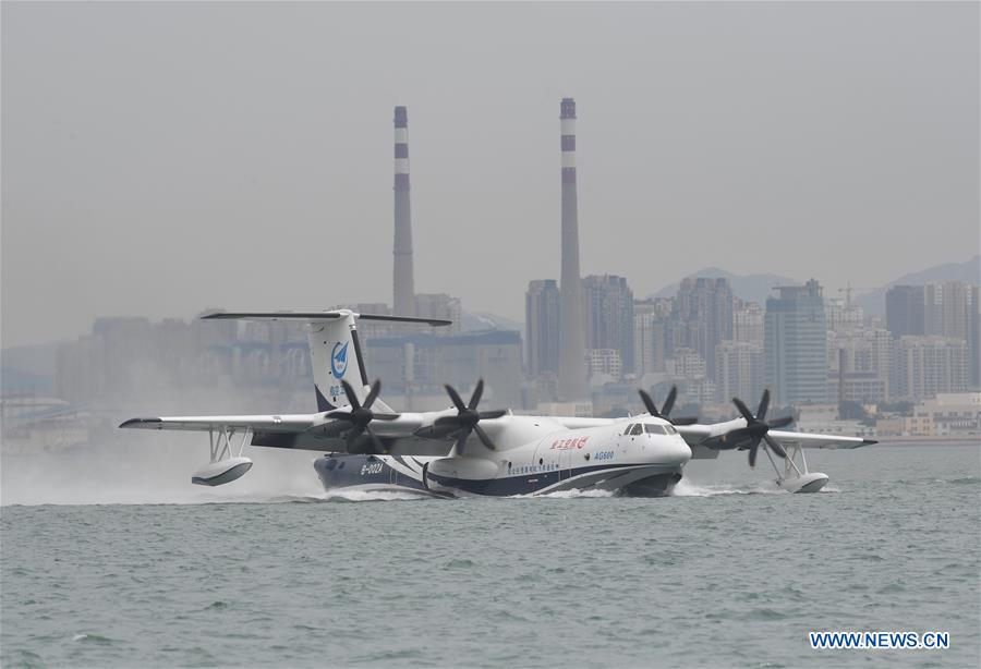 L'avion amphibie chinois AG600 réussit son premier vol au-dessus de la mer