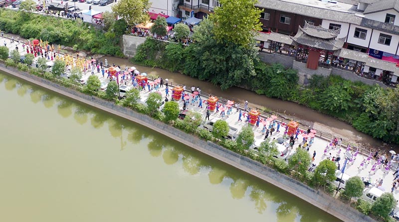 Les Tujia célèbrent la ? Saint-Valentin de l'orient ? dans le Hubei