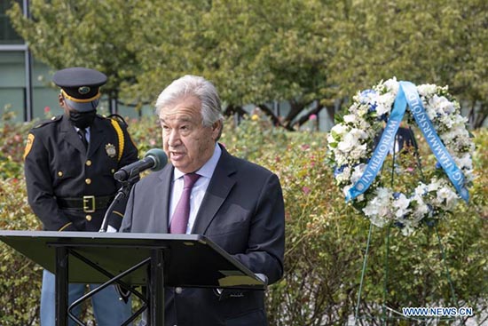 Le chef de l'ONU appelle à la solidarité internationale pour trouver un vaccin contre le COVID-19 accessible à tous