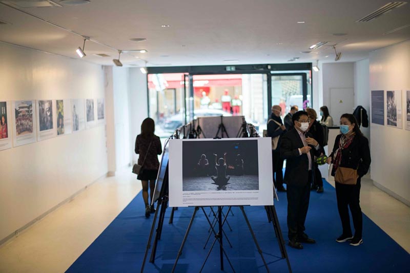 L'exposition ? Semer l'espoir : Hommage à l'histoire de l'éducation en Chine ? se tient à Paris 