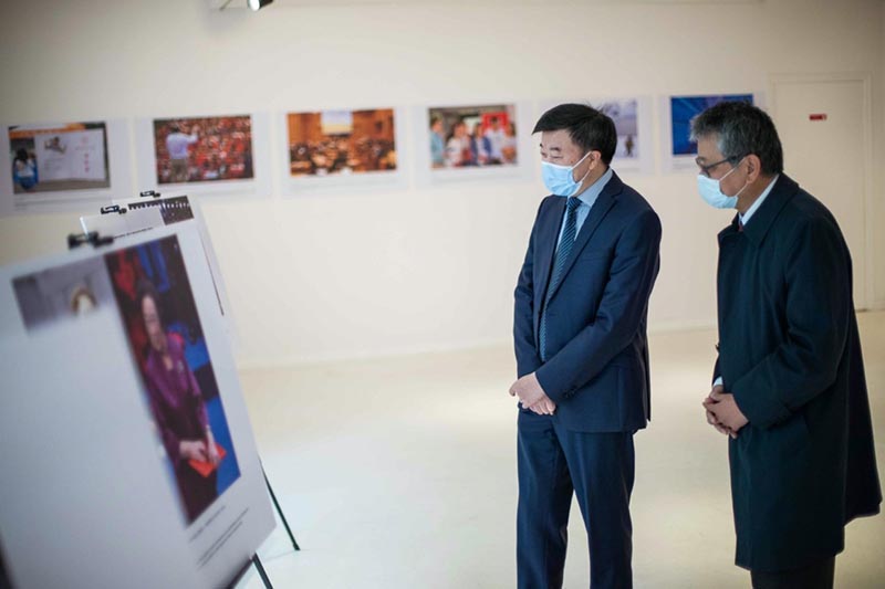 L'exposition ? Semer l'espoir : Hommage à l'histoire de l'éducation en Chine ? se tient à Paris 