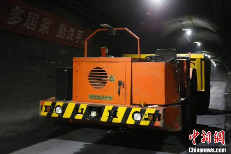 Gansu : un camion minier autonome 5G dans un puits de mine à 1 000 mètres de profondeur