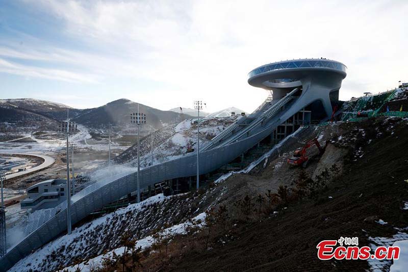 Le centre national de saut à ski des JO d'hiver de Beijing accélère les travaux de construction