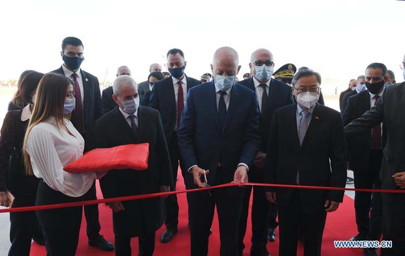 Le président tunisien inaugure le nouveau centre hospitalier anti-coronavirus financé par un don chinois