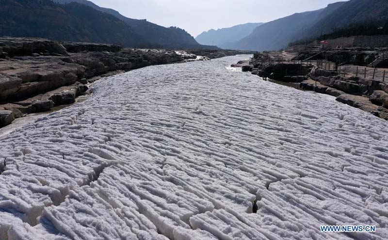 Les paysages d'hiver de la cascade de Hukou, dans le Shaanxi
