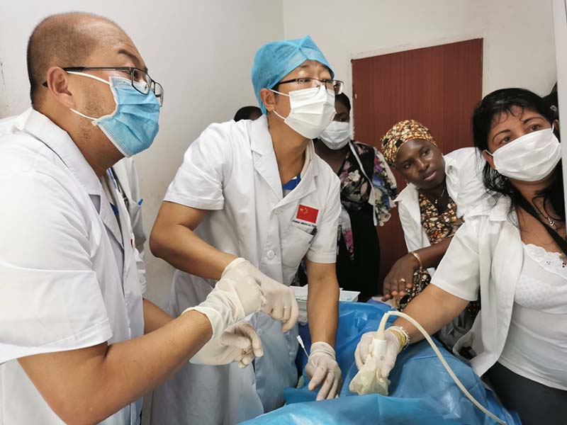 Une équipe médicale chinoise rentre chez elle après 18 mois en Afrique