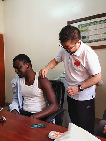 Une équipe médicale chinoise rentre chez elle après 18 mois en Afrique
