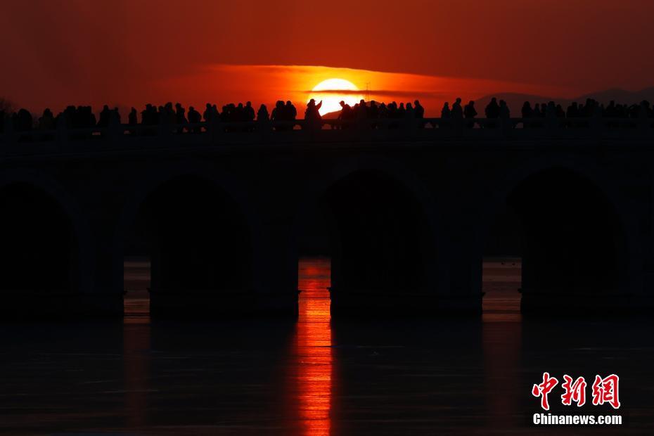 Un phénomène exceptionnel vu le jour du Solstice d'hiver au Palais d'été à Beijing