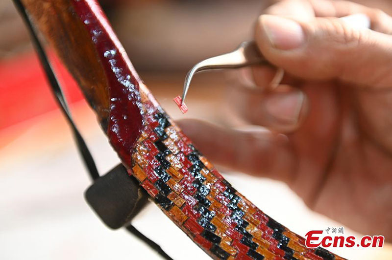 Un fabricant d'arcs traditionnels espère transmettre son savoir-faire