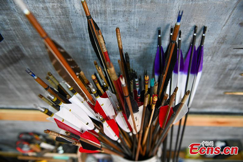 Un fabricant d'arcs traditionnels espère transmettre son savoir-faire