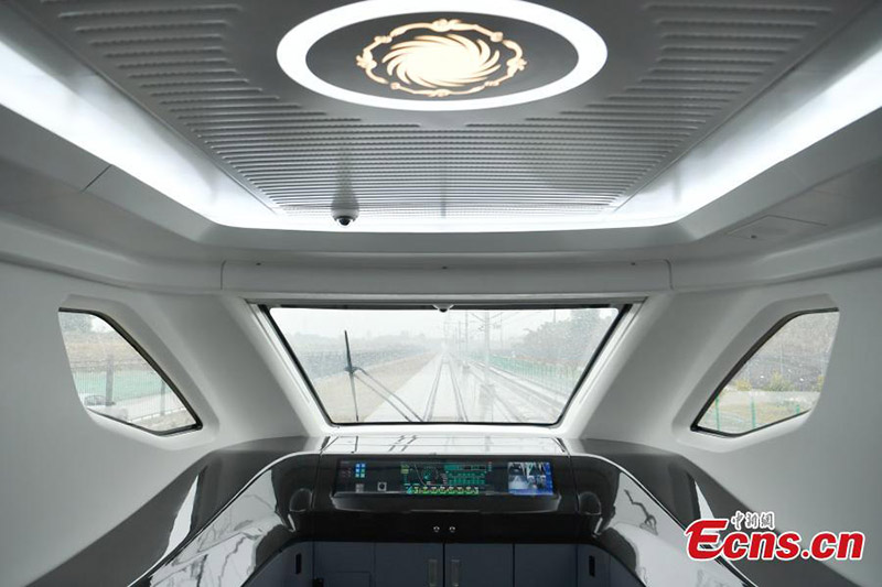 Un nouveau train urbain automatique sort des cha?nes de montage à Chengdu