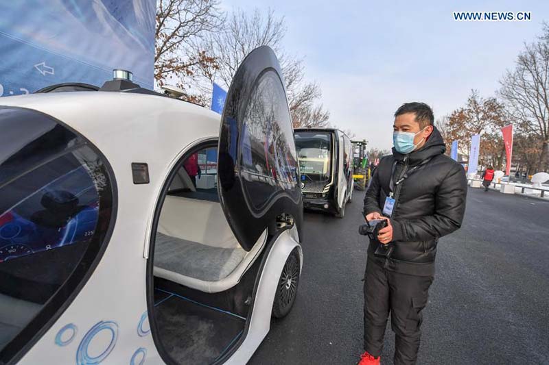 Une compétition hivernale de véhicules autonomes à Changchun