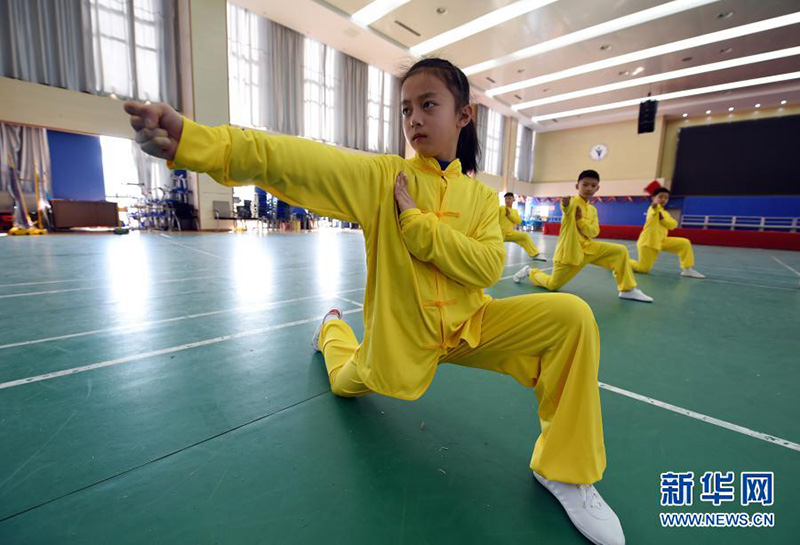 Des enfants pratiquent les arts martiaux à Hefei