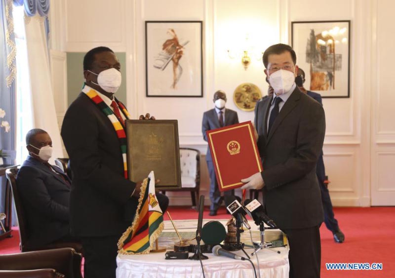 Le Zimbabwe re?oit 200.000 doses de vaccin contre le COVID-19 données par la Chine