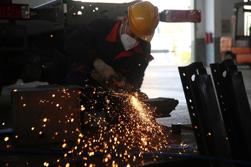 Les entreprises manufacturières mettent les bouchées doubles pour livrer les commandes après la Fête du printemps
