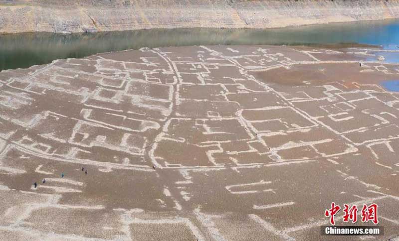 La sécheresse révèle l'emplacement d'un ancien village dans le réservoir de Jiaokou à Ningbo