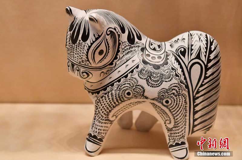 Les sculptures colorées en argile des 12 signes du zodiaque chinois exposées au Musée national de Chine à Beijing