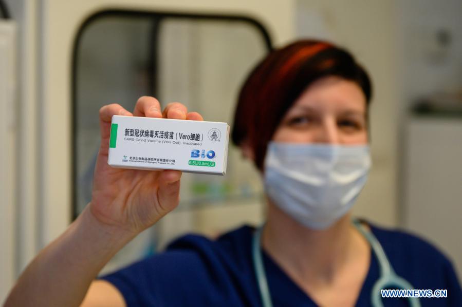 La Hongrie commence à administrer des vaccins chinois alors que menace une troisième vague de pandémie