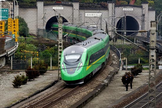 Les ? trains lents ? relient les villageois au monde extérieur