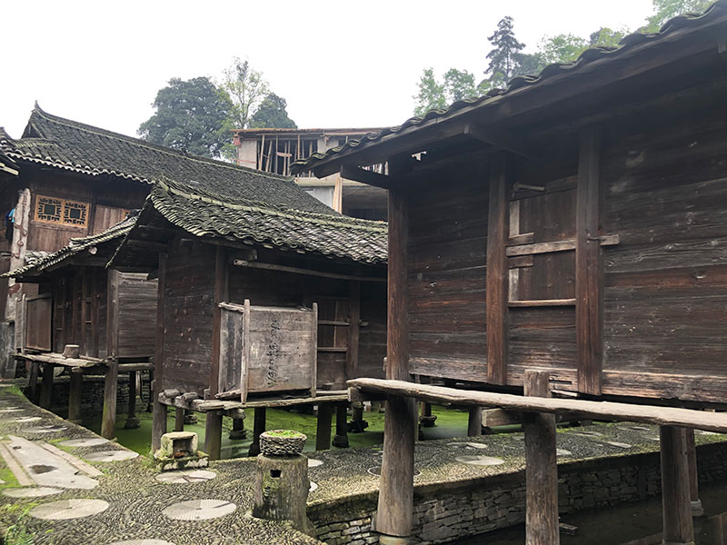 Guizhou :pourquoi construire des greniers sur l'eau ?