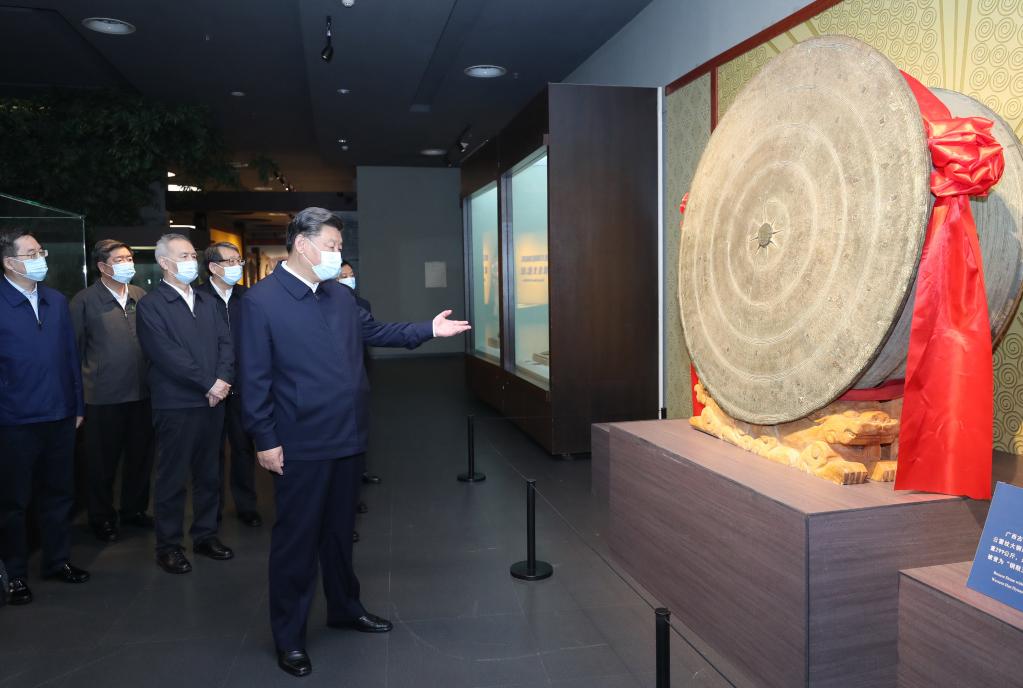 Chine : Xi Jinping inspecte la ville de Nanning