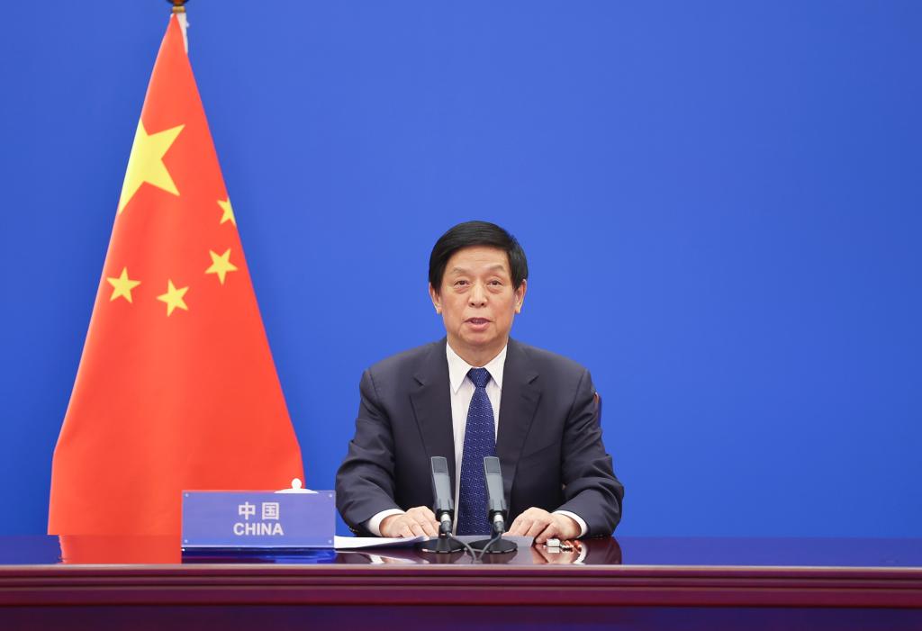 Le plus haut législateur chinois met l'accent sur le r?le des organes législatifs pour les relations entre Etats