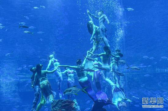 Sanya bat le record mondial Guinness du ? plus grand spectacle de sirènes sous-marines ?