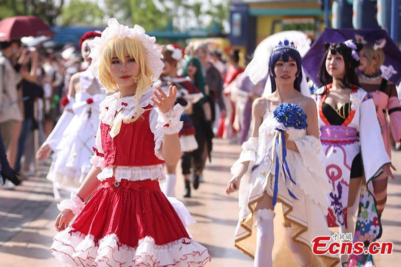 La culture traditionnelle et la culture populaire se rencontrent à la Happy Valley de Nanjing