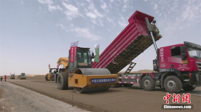 La route du désert du Xinjiang sera ouverte à la circulation en mai 2022