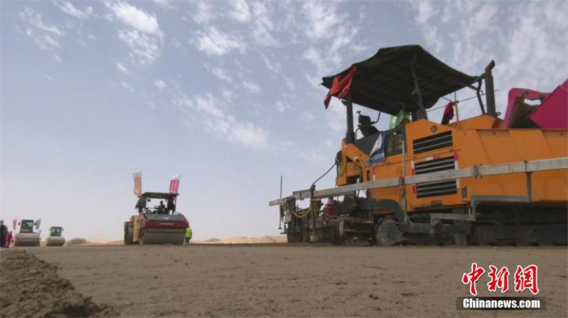 La route du désert du Xinjiang sera ouverte à la circulation en mai 2022