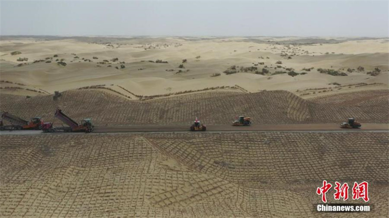 La route du désert du Xinjiang sera ouverte à la circulation en mai 2022