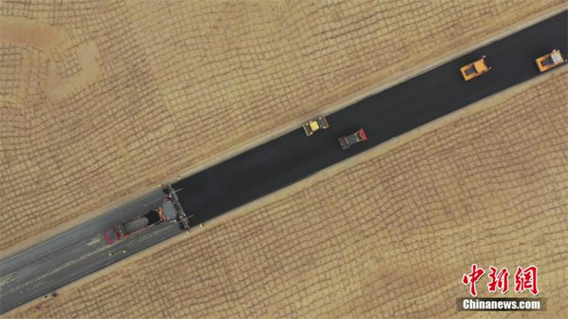 La route du désert du Xinjiang sera ouverte à la circulation en mai 2022