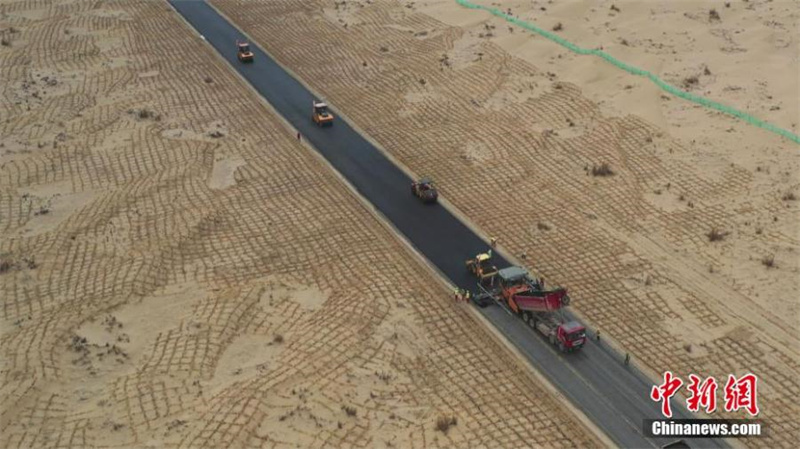 La route du désert du Xinjiang sera ouverte à la circulation en mai 2022